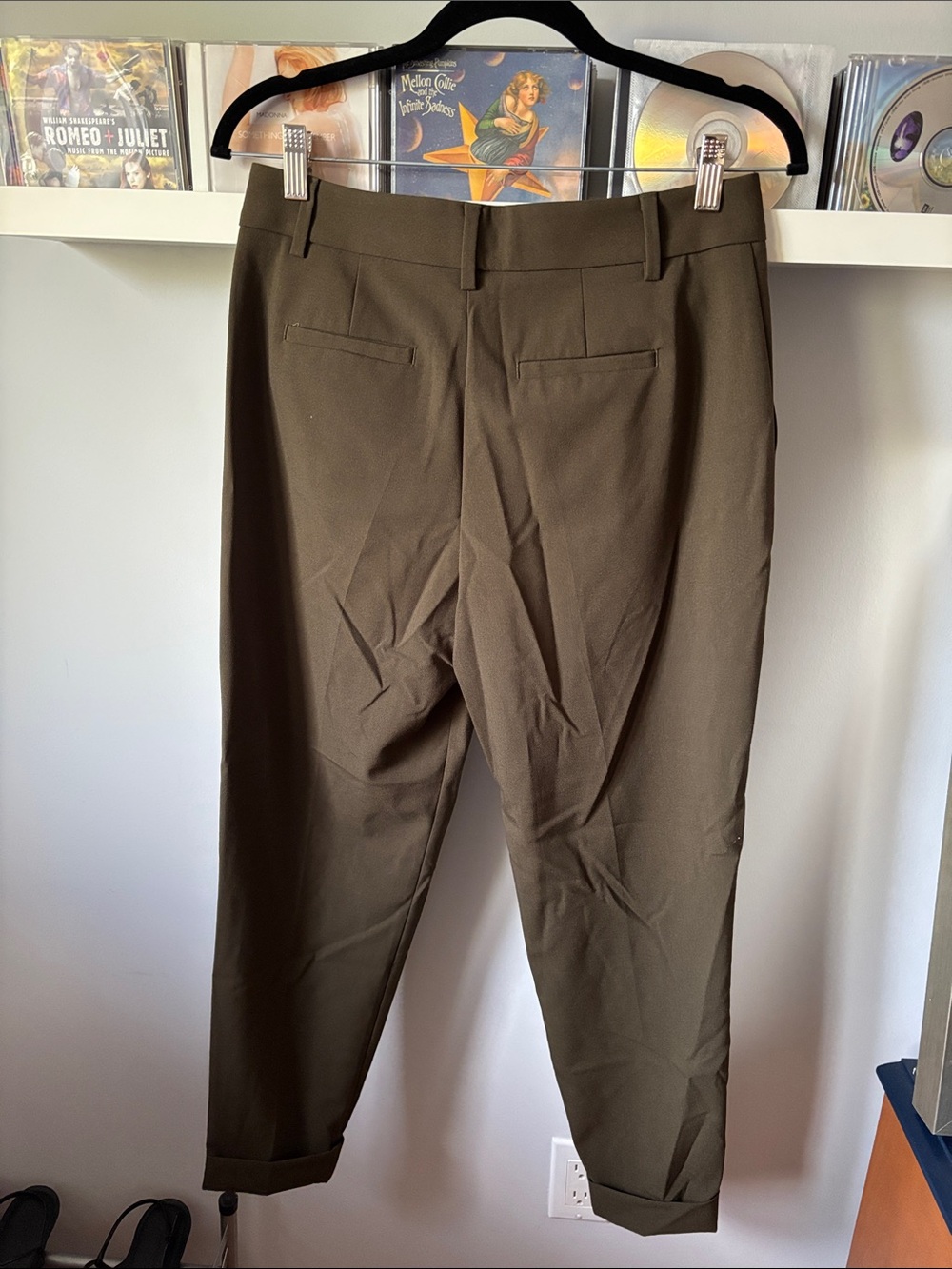 Banana Republic Olive Pants - Picture 3 of 5